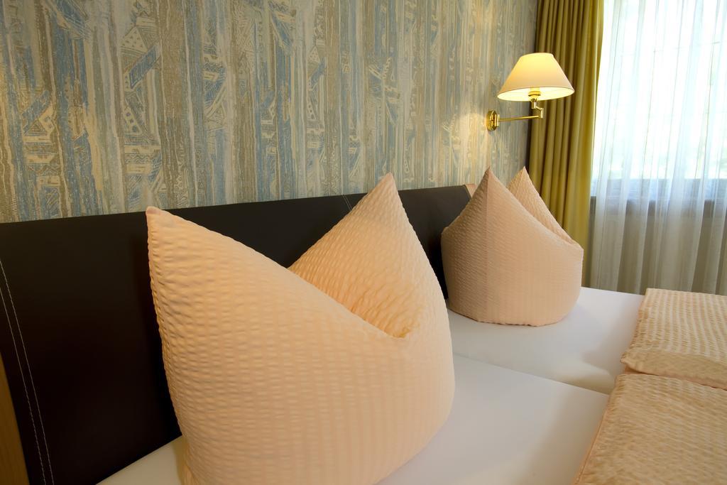 Gaestehaus Hebinger Am Schlosspark Deidesheim Rum bild